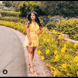 Yellow mini dress with ruffled sleeves